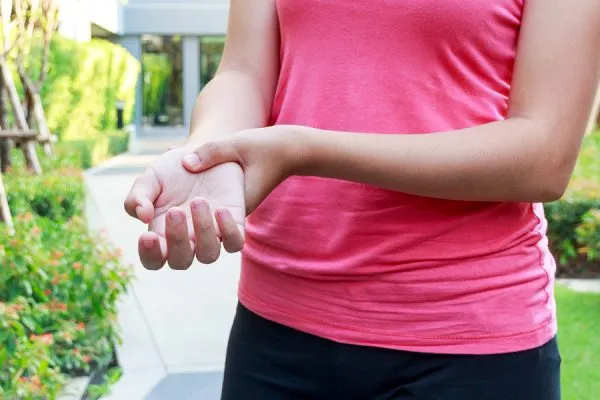 woman needing dislocated wrist treatment in Jackson